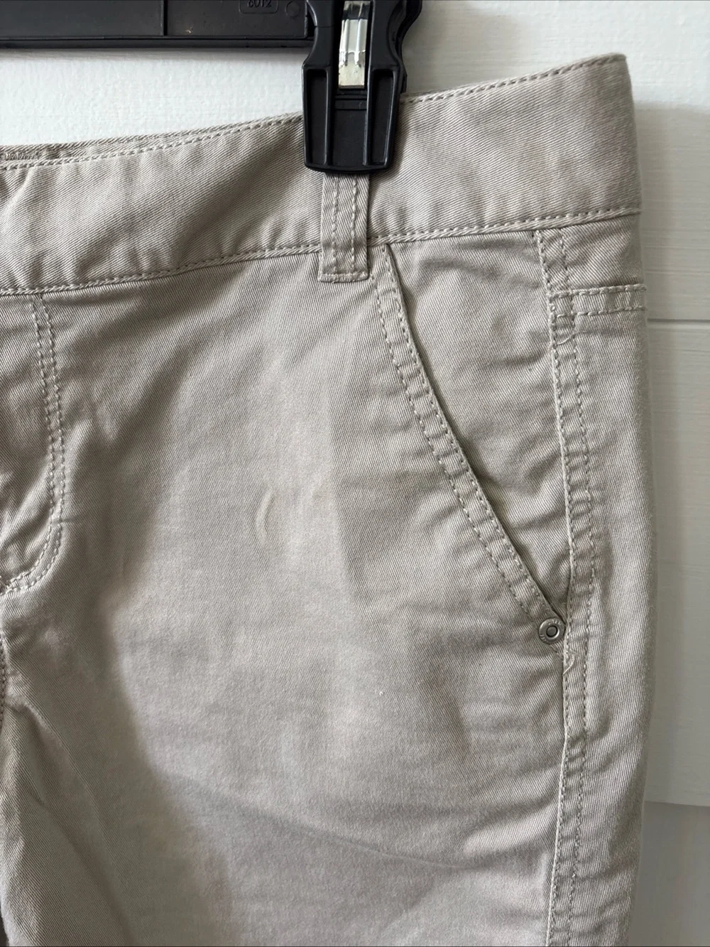 DKNY Womens Chino Bermuda Shorts Khaki Size 12 Mid Rise 11” Inseam Casual